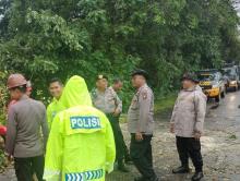 Polsek Batam Kota Siaga: Patroli Antisipasi Bencana di Tengah Cuaca Ekstrem