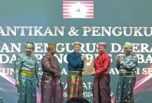 Amsakar Achmad Dikukuhkan Sebagai Anggota Kehormatan KKSS Kepri