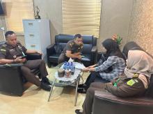 Tak Ada Tempat Persembunyian Aman, Kejari Berhasil Tangkap Roliati, Buronan Kasus Pencurian di Batam