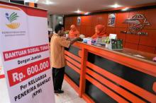 PT Pos Indonesia Mulai Salurkan Bansos Sembako dan PKH 2025 di Batam, Jumlah Penerima Meningkat
