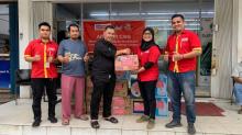 Alfamart Salurkan Bantuan untuk Korban Longsor di Kampung Seraya, Batam