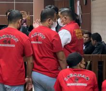 Kompol Satria Nanda Hadapi Sidang Perdana Kasus Narkoba, Berkemaja Rapi Pakai Rompi Jadi Sorotan
