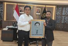 Karya Warga Binaan Rutan Karimun Jadi Hadiah untuk Menko Kumham Imipas Yusril Ihza Mahendra