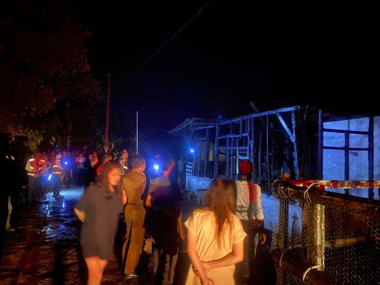 Rumah Warga di Singkep Ludes Terbakar Diduga Api Berasal dari Motor Terparkir