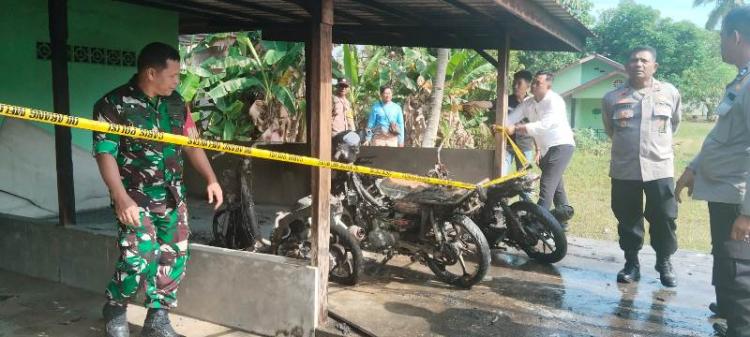 Empat Motor Pelajar SMAN 1 Singkep Ludes Terbakar di Parkiran Rumah Warga saat Jam Pelajaran