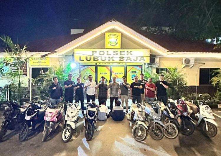 Polsek Lubuk Baja Berhasil Ungkap Kasus Pencurian Motor di Avava Mall, Empat Tersangka Diamankan