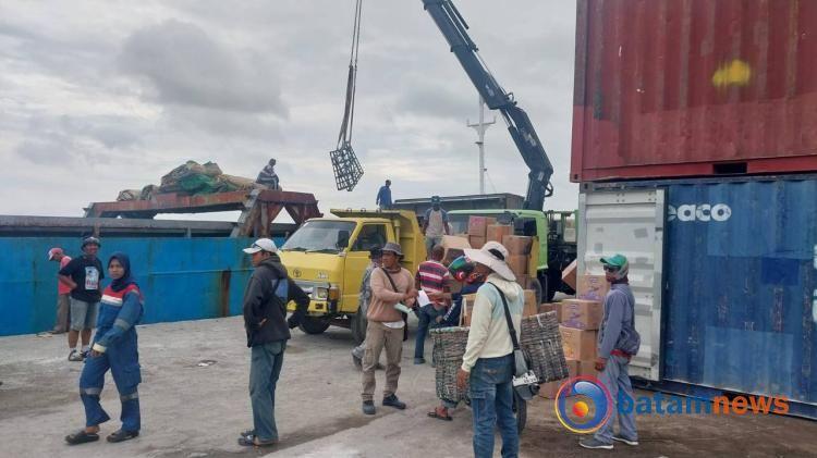 Buruh Pelabuhan Taman Bunga Karimun Keluhkan Penghasilan Menurun Drastis, Minta Solusi dari Pemerintah
