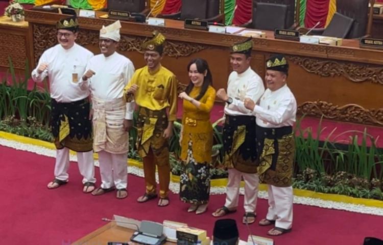 DPRD Batam Tetapkan Amsakar-Li Claudia sebagai Wali Kota dan Wakil Wali Kota Terpilih Periode 2025-2030