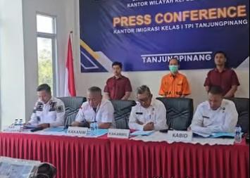 Kisah ZQ: Kabur dari China, Ditolak di Thailand, dan Ditangkap di Indonesia karena Masuk Ilegal