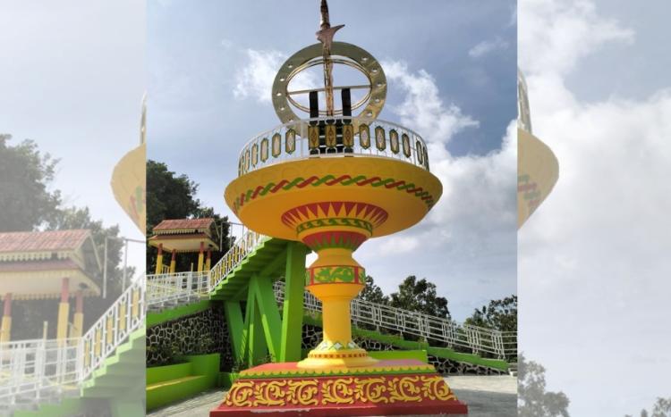 Pelaksana Proyek Janji Perbaiki Retakan di Tugu Khatulistiwa Lingga