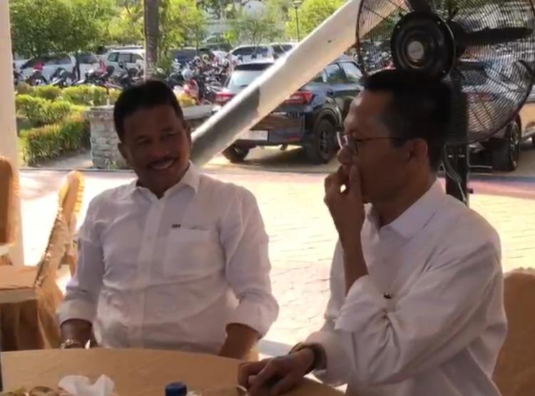 Momen Rudi dan Amsakar Ngopi Bareng Saat Apel Terakhir sebagai Wali Kota di Alun-alun Engku Putri