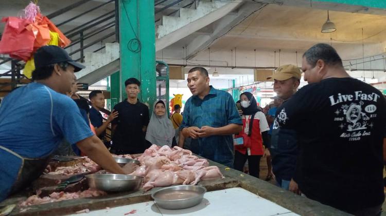 Wabup Rocky Sidak Pasar Karimun: Pantau Harga dan Stok Bahan Pokok Jelang Ramadan 2025