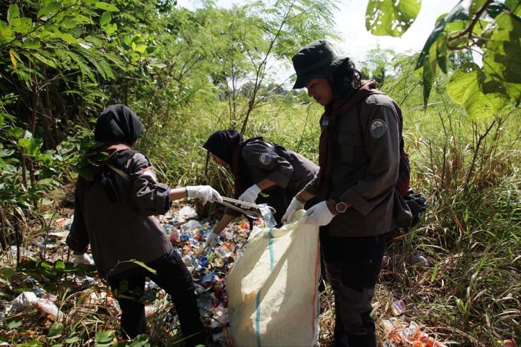 HPSN 2025: Relawan Kumpulkan 791,5 Kg Sampah di Pantai Tanjung Uma Batam