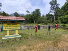 Polsek Daik Lingga Gelar Gotong Royong di Situs Istana Damnah, Ajak Masyarakat Lestarikan Sejarah