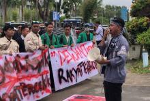 Mahasiswa Gelar Aksi di Kantor DPRD Kota Batam, Tuntut Penanganan Sampah hingga Program Makan Bergizi Gratis