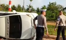 Mobil Toyota Avanza Terguling di Jalan Sudirman, Polisi Selidiki Penyebab Kecelakaan