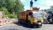 DLH Karimun Terus Bersihkan Tumpukan Sampah, 80 Ton Telah Diangkut ke TPA Sememal