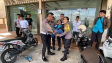 Aksi Heroik Kapolres Bintan Bantu Korban Kecelakaan Lalu Lintas di Toapaya Selatan