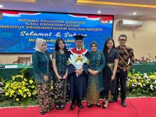 Amsakar Achmad Resmi Raih Gelar Doktor, Muhammad Rudi hingga Ansar Ahmad Turut Hadir