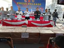 Bakamla RI Berhasil Gagalkan Penyelundupan 200 Bal Rokok Ilegal dari Vietnam di Perairan Tembilahan