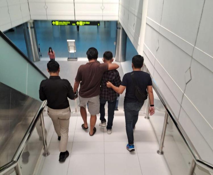 Ditresnarkoba Polda Kepri Tangkap Dua Orang Bawa Sabu di Bandara Hang Nadim Batam
