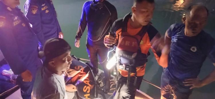 Mobil Terjun ke Laut di Pelantar II Tanjungpinang: Kecelakaan Tragis Saat Parkir, Aleng Tewas Terjebak di Dalam