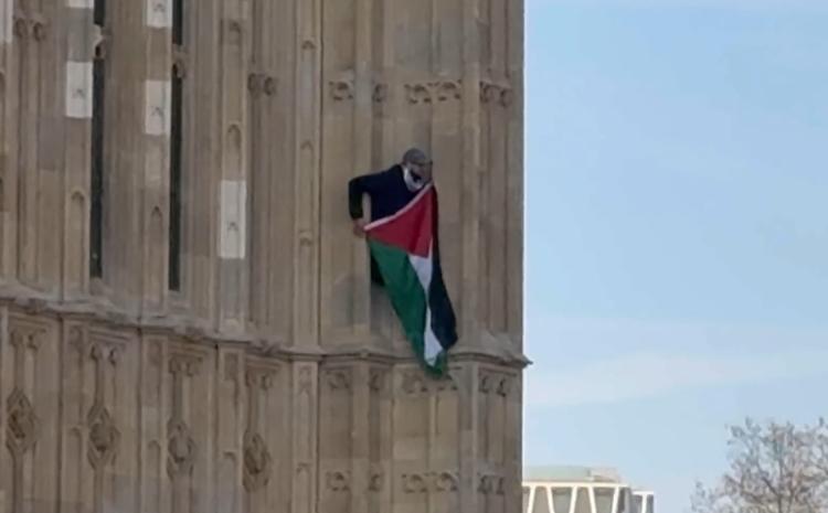 Pria Membawa Bendera Palestina Memanjat Menara Elizabeth Big Ben, Negosiasi Masih Berlangsung