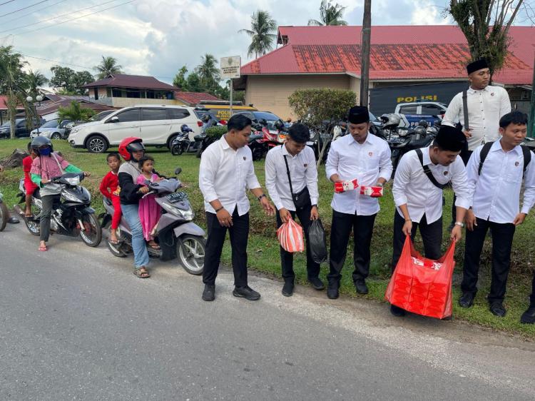 Program Ramadan Berkah Polres Lingga: 780 Paket Takjil Dibagikan ke Masyarakat
