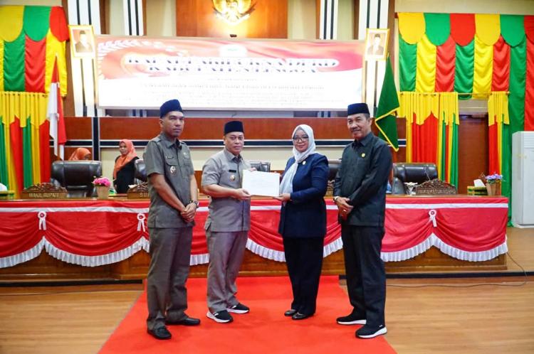 Bupati Nizar Hadiri Paripurna DPRD Lingga, Bahas Ranperda hingga Efisiensi Anggaran