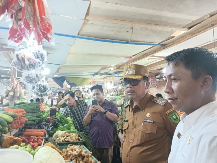 Pastikan Harga Sembako Aman dan Stabil, Wakil Bupati Bersama Polres Natuna Lakukan Sidak