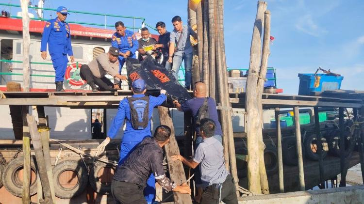 Identitas Mayat Pria Mengapung di Perairan Meral Karimun Terungkap, Ternyata ABK Kapal