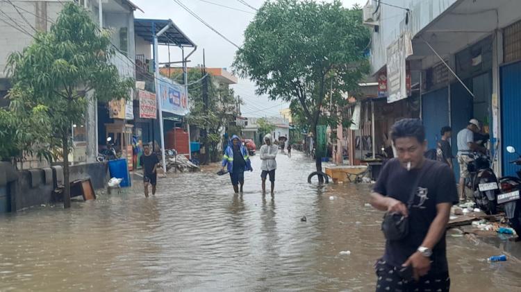 Banjir Parah Rendam Permukiman Sei Nayon Bengkong, Warga Sebut Reklamasi Sebagai Penyebab Utama