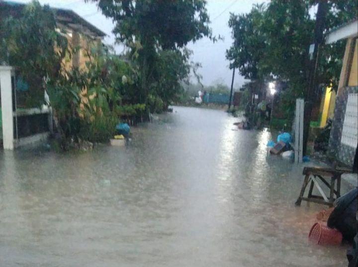 Banjir Rendam Perumahan Benih Raya Marina Batam, Warga Mengungsi ke Masjid