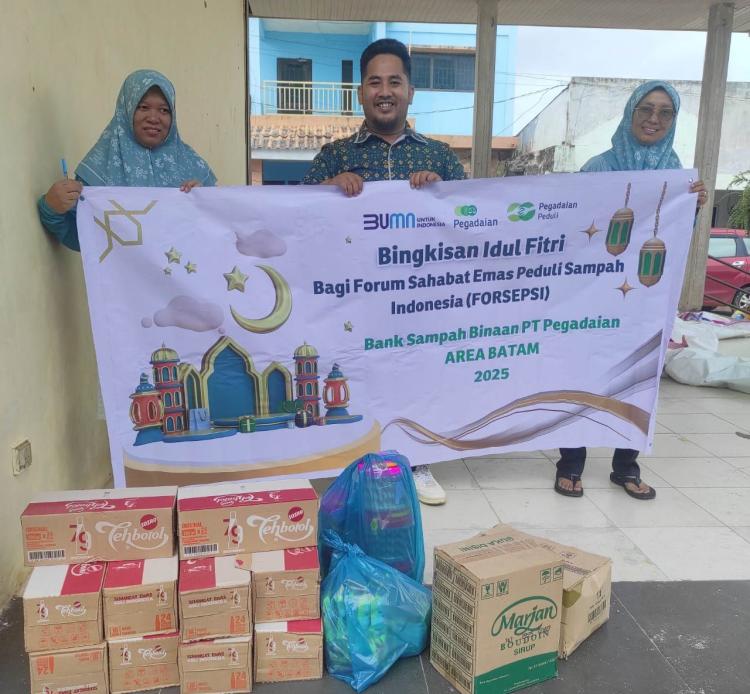 Pegadaian Batam Berbagi Bingkisan untuk Pengelola Bank Sampah Jelang Idul Fitri 1446 H