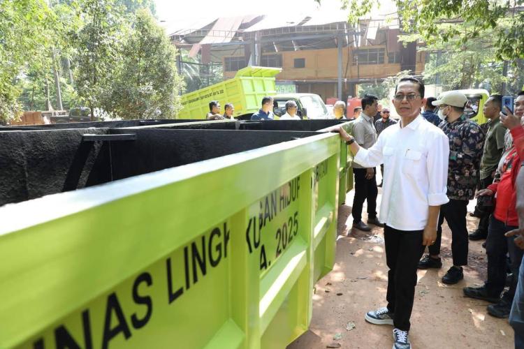Walikota Batam Serahkan 40 Bin Kontainer Baru, Targetkan Pengurangan TPS Liar