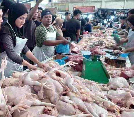 Daging Ayam Rp38 Ribu/kg, Santan Rp40 Ribu/liter: Simak Rincian Harga Pokok di Tanjungpinang