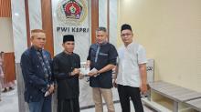 Buka Puasa Hari Pertama, PWI Kepri Berikan Santunan ke Panti Asuhan Al-Ibriz