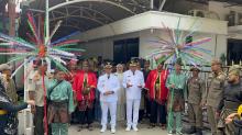 Bupati Iskandarsyah dan Wakil Bupati Rocky Disambut Dengan Tradisi Melayu