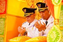 Bupati dan Wakil Bupati Lingga Disambut dengan Prosesi Adat Sepulang dari Retret di Magelang