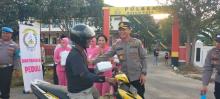 Polsek Batam Kota Bagikan Takjil Gratis, Warga Apresiasi Aksi Sosial di Bulan Ramadan
