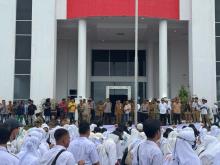 Aksi Damai ASN Dinas Kesehatan Natuna Menuntut Hak Tenaga Kesehatan, Dikawal 160 Personel Polisi
