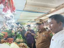 Pastikan Harga Sembako Aman dan Stabil, Wakil Bupati Bersama Polres Natuna Lakukan Sidak