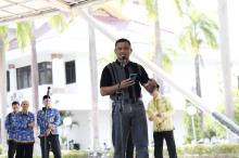 Pengusaha H.Hasim dan Wali Kota Batam Bagikan 4.000 Karung Beras untuk Tokoh Agama