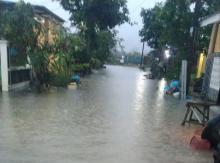 Banjir Rendam Perumahan Benih Raya Marina Batam, Warga Mengungsi ke Masjid