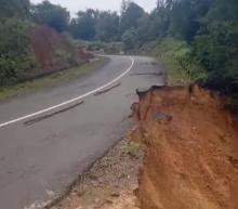 Akses Jalan ke Pelabuhan Sei Tenam Rusak Parah Akibat Longsor, Warga Minta Perbaikan Segera