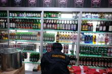 Bea Cukai Batam Gagalkan 403 Ribu Rokok Ilegal & 1.850 Liter Miras, Rugikan Negara Rp706 Juta