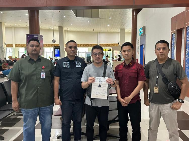Ini Penyebab Warga Singapura Dideportasi dari Bandara Sultan Syarif Kasim II