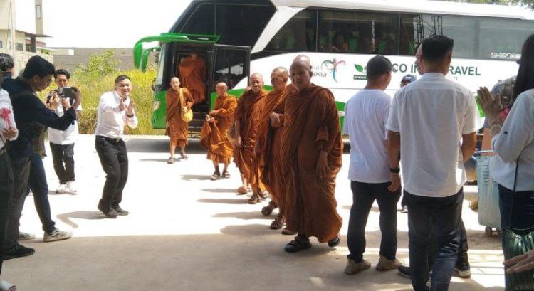 Batam Sambut 39 Bhikkhu Thudong, Perjalanan Spiritual Menuju Borobudur Singgah di Rumah Ibadah Lintas Agama