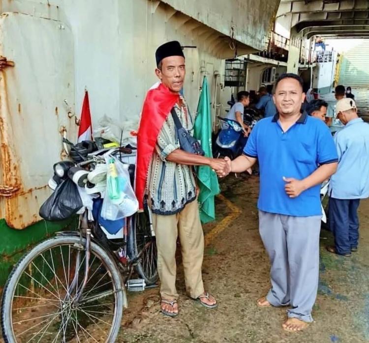 Belum Sempat Naik Haji dengan Sepeda, Ustadz Katori Pulang ke Indramayu Naik Kapal Pelni dari Batam