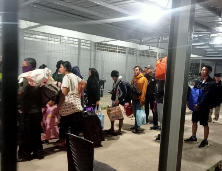 Ratusan Porter Pelabuhan 99 Batuampar Keluhkan Pemotongan Upah Tidak Wajar